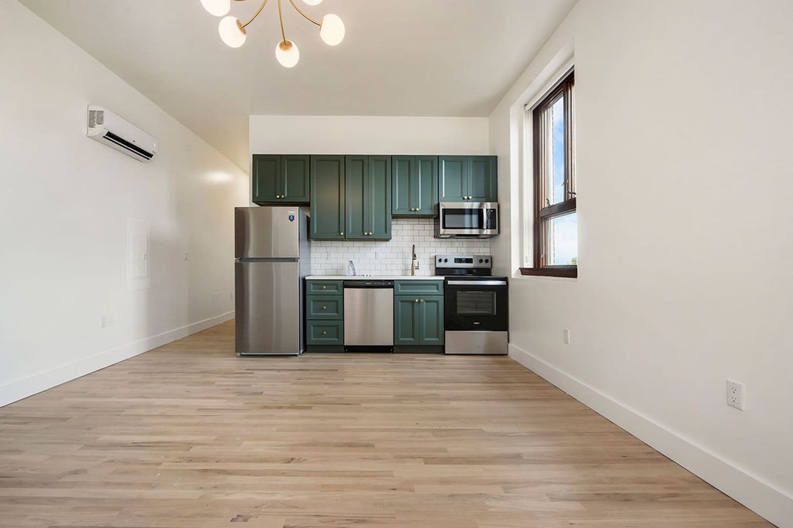 Pittsburgh Apartment: 300 Benedict Drive
