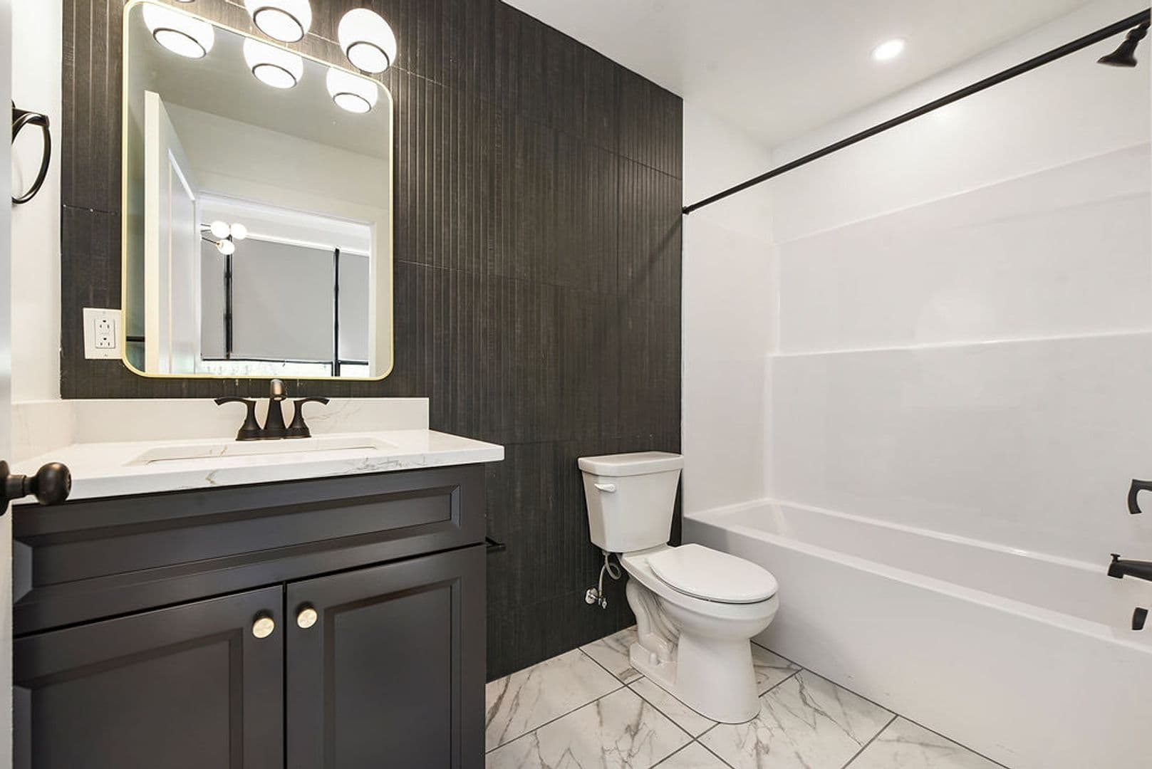 Pittsburgh Apartment: 300 Benedict Drive