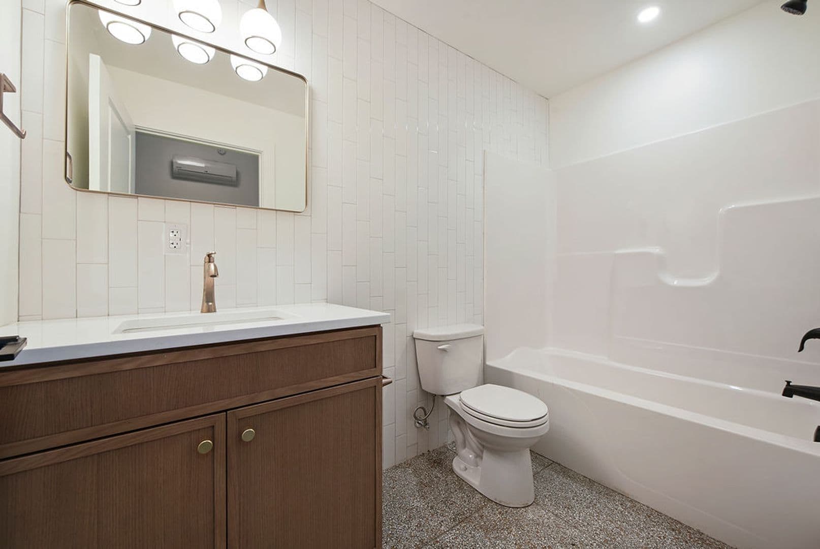Pittsburgh Apartment: 300 Benedict Drive