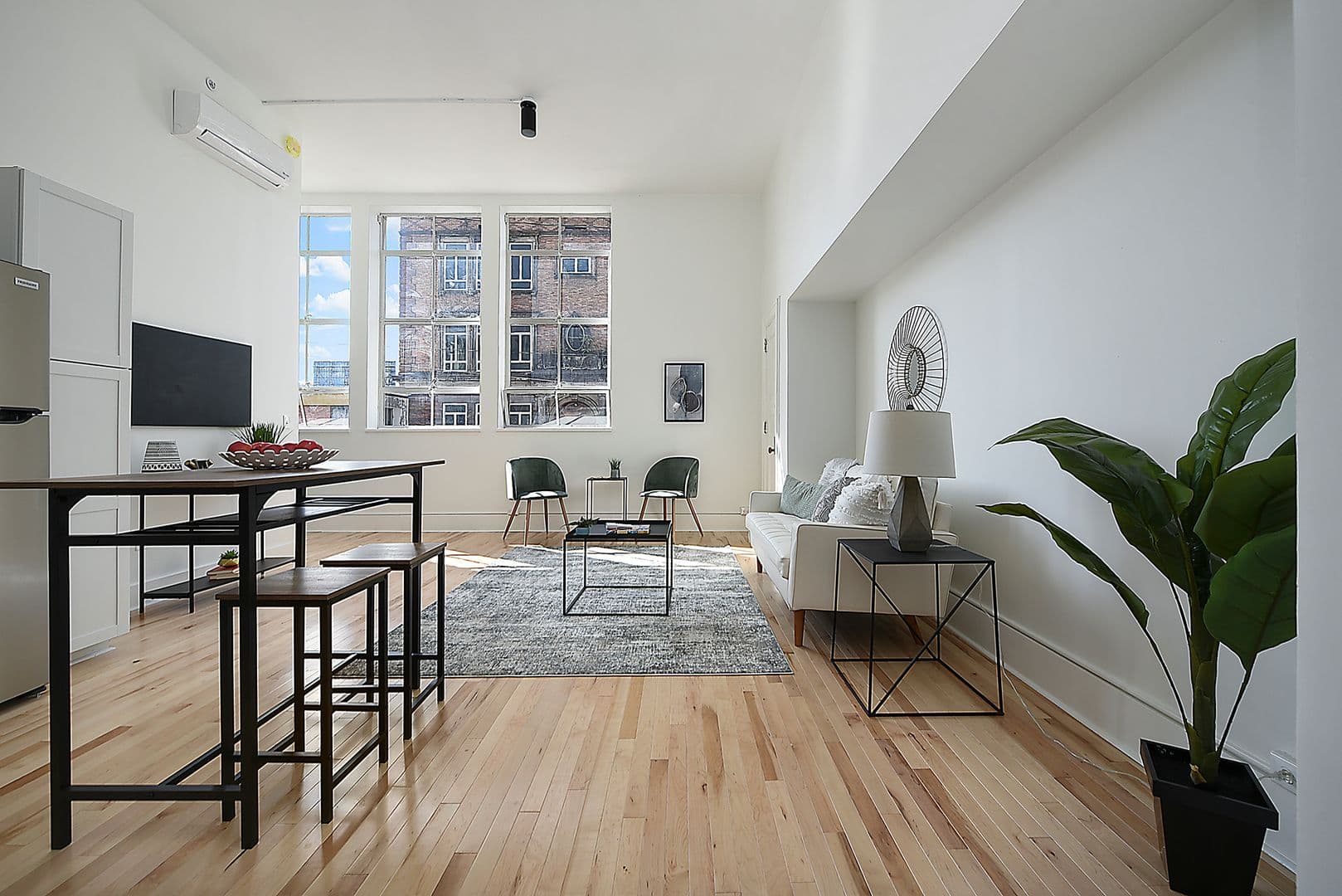 Homestead Apartment: 120 E 9th Ave