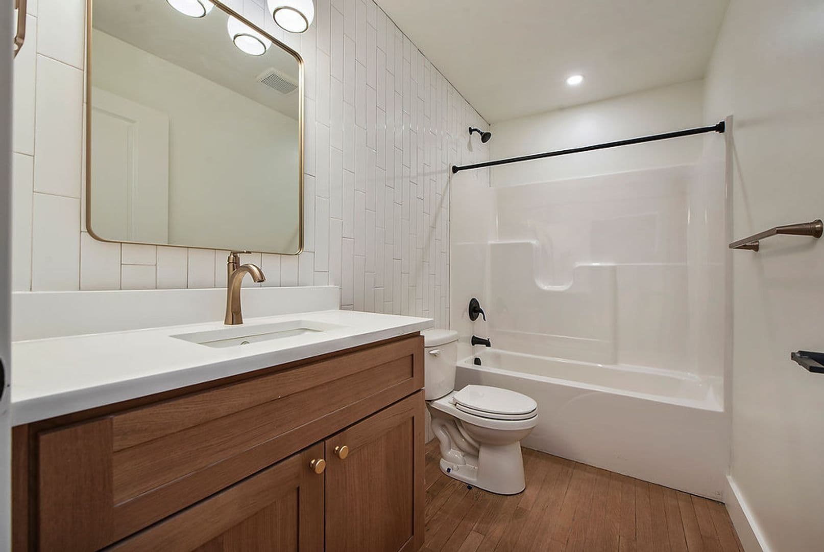 Pittsburgh Apartment: 300 Benedict Drive