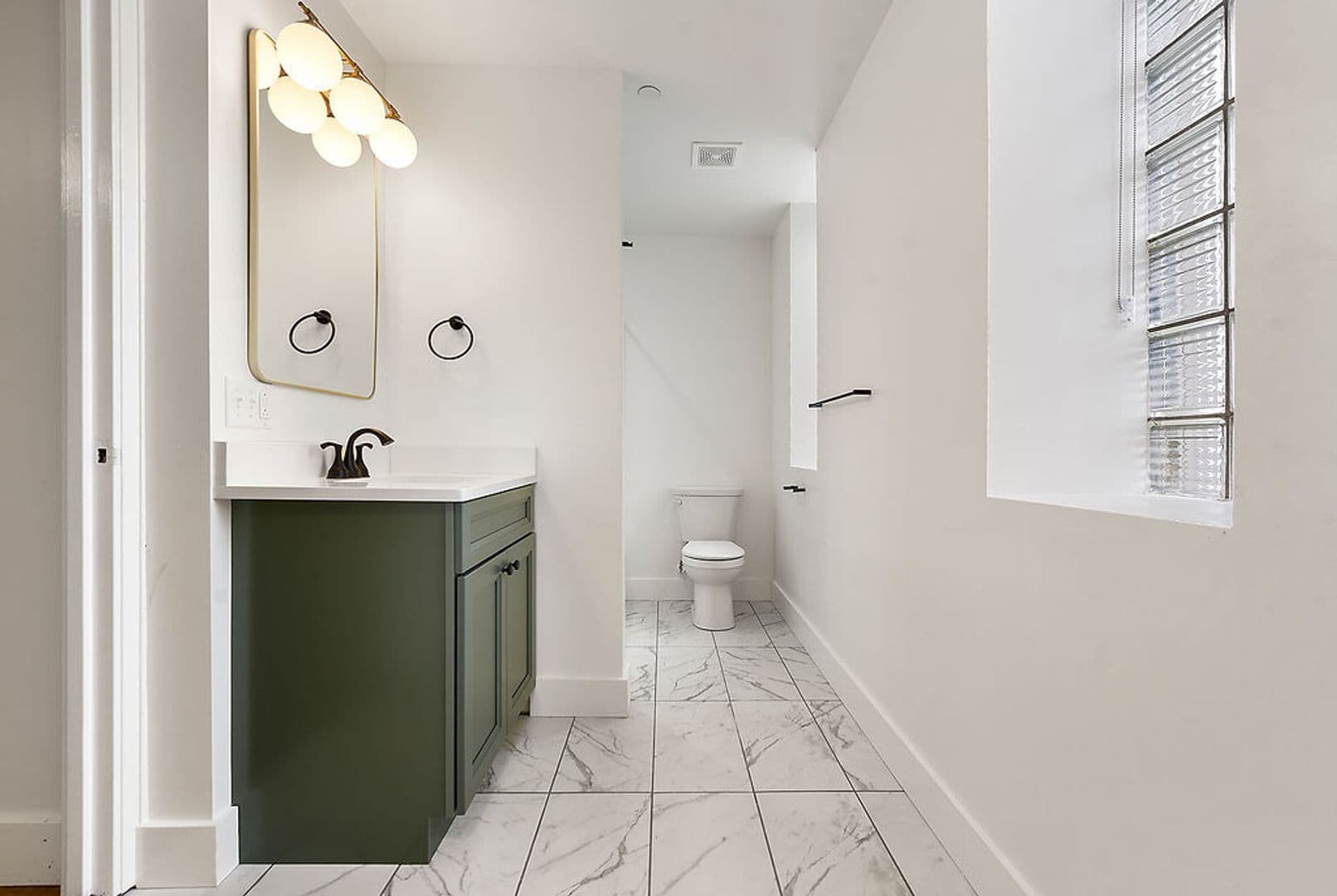 Pittsburgh Apartment: 300 Benedict Drive