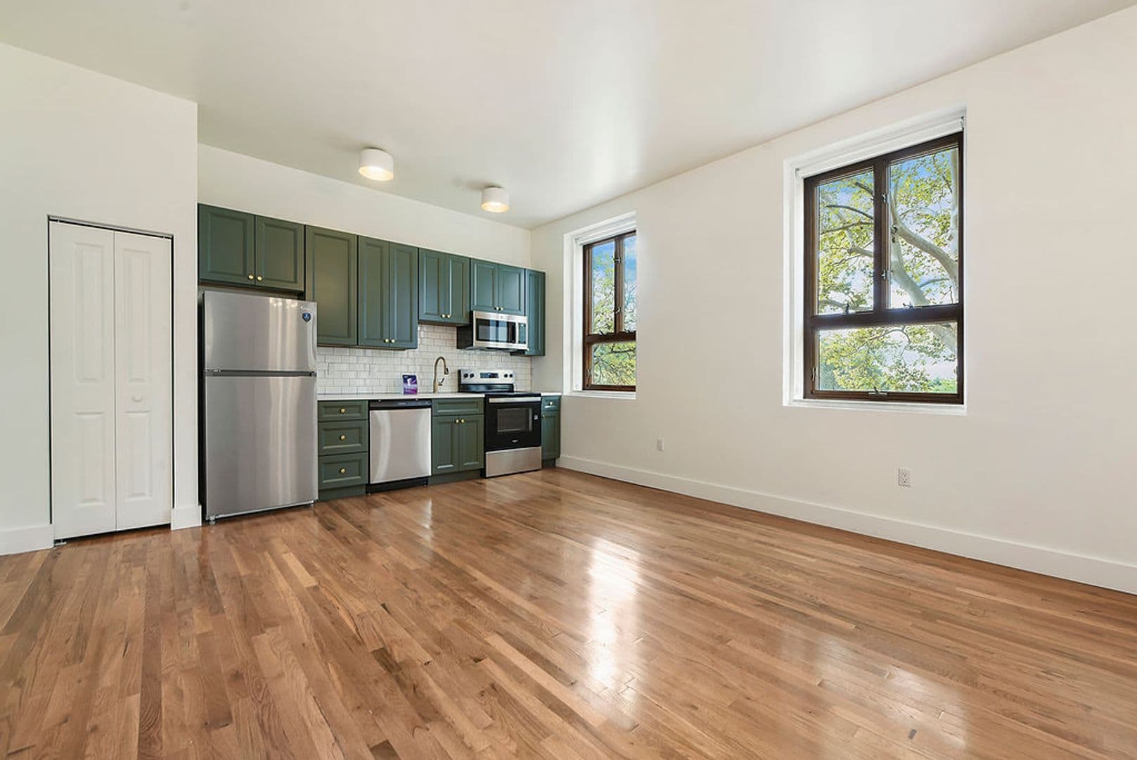 Pittsburgh Apartment: 300 Benedict Drive