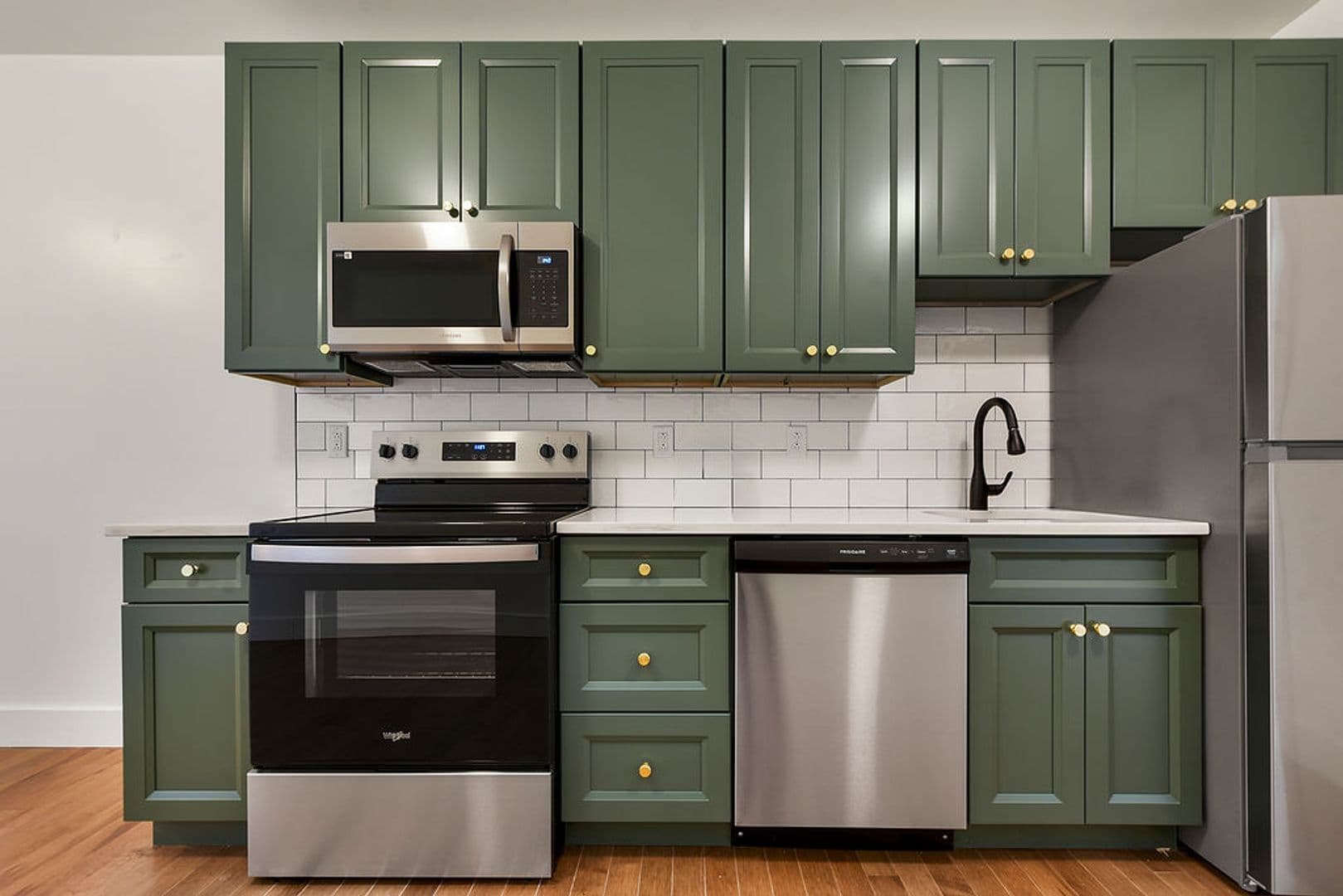 Pittsburgh Apartment: 300 Benedict Drive