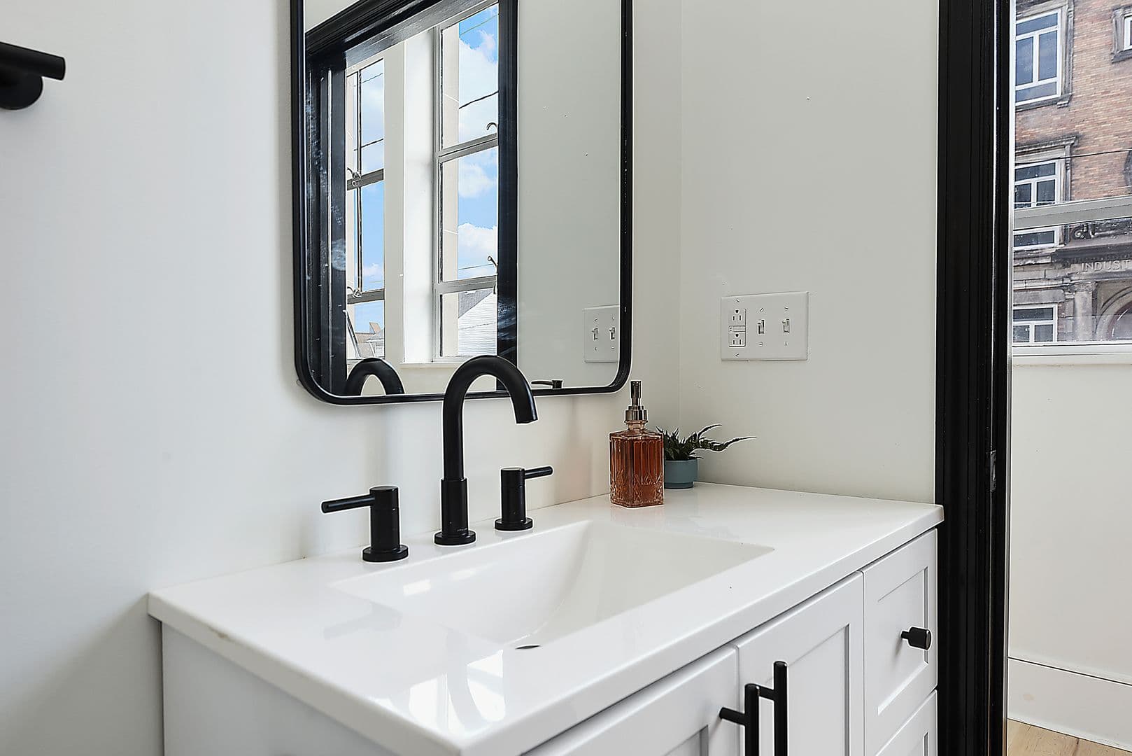 Homestead Apartment: 120 E 9th Ave