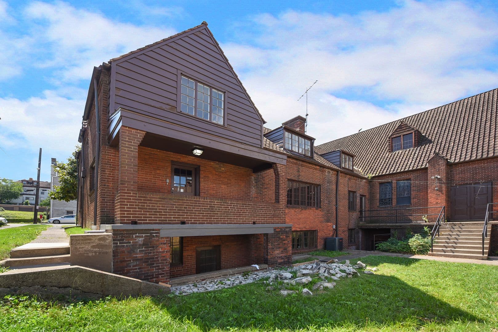 Pittsburgh Apartment: 303 E. 10th Avenue