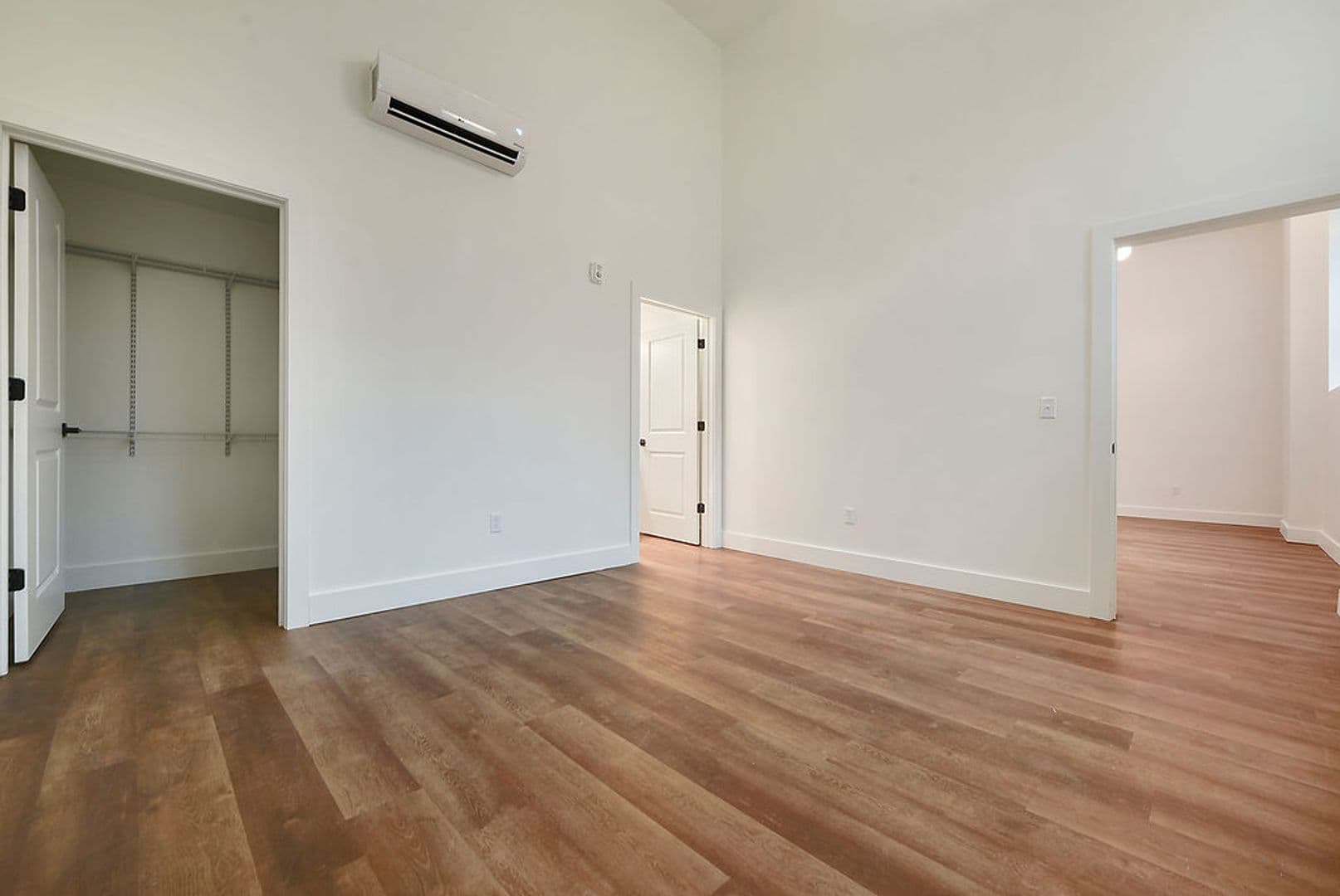 Pittsburgh Apartment: 300 Benedict Drive