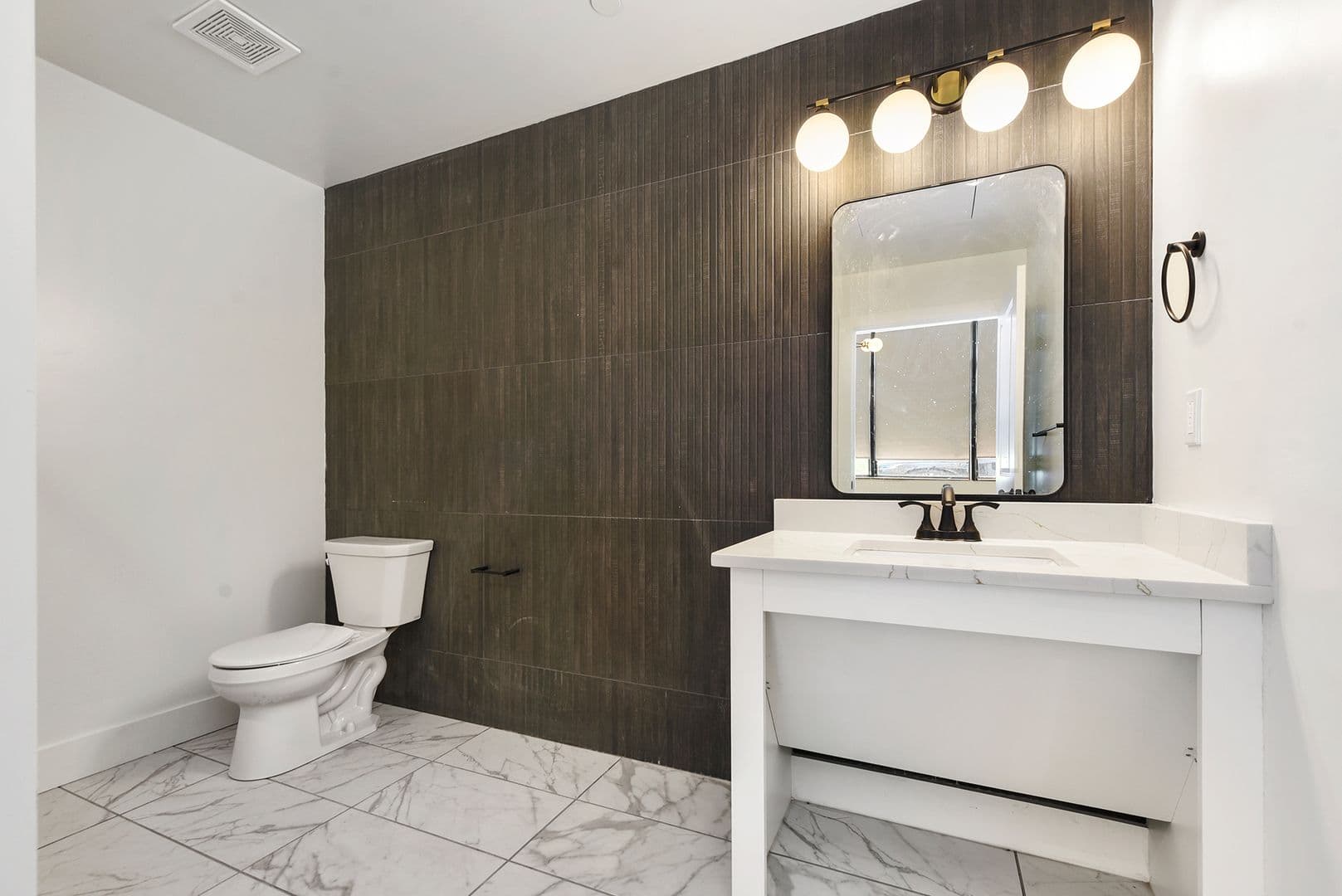 Pittsburgh Apartment: 300 Benedict Drive