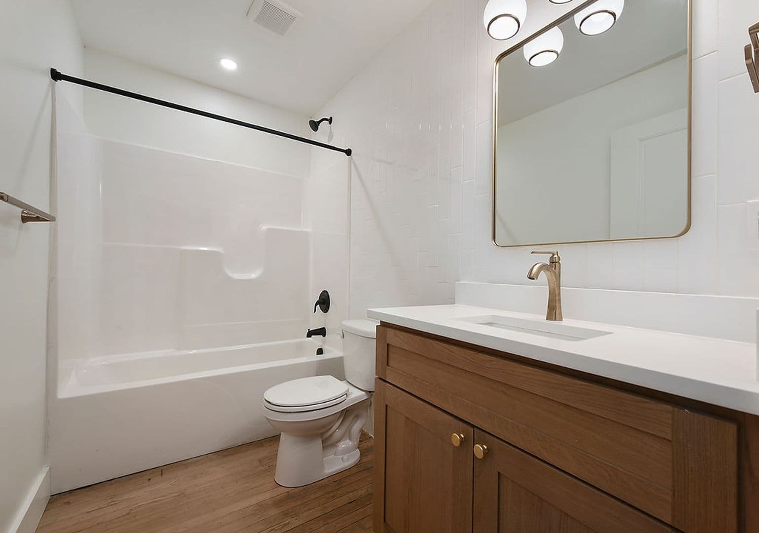 Pittsburgh Apartment: 300 Benedict Drive