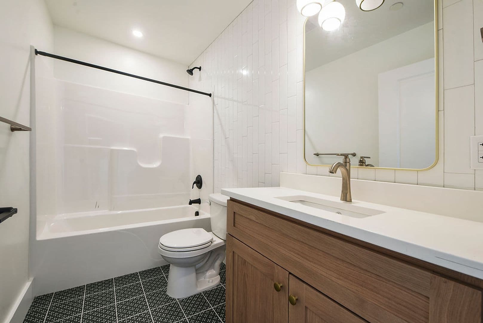 Pittsburgh Apartment: 300 Benedict Drive