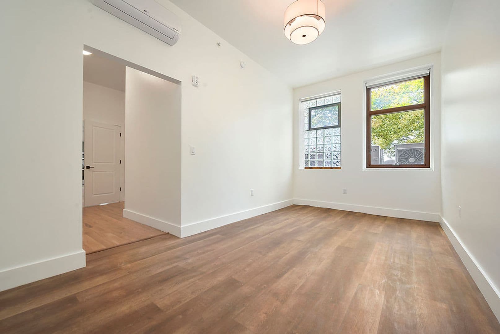 Pittsburgh Apartment: 300 Benedict Drive