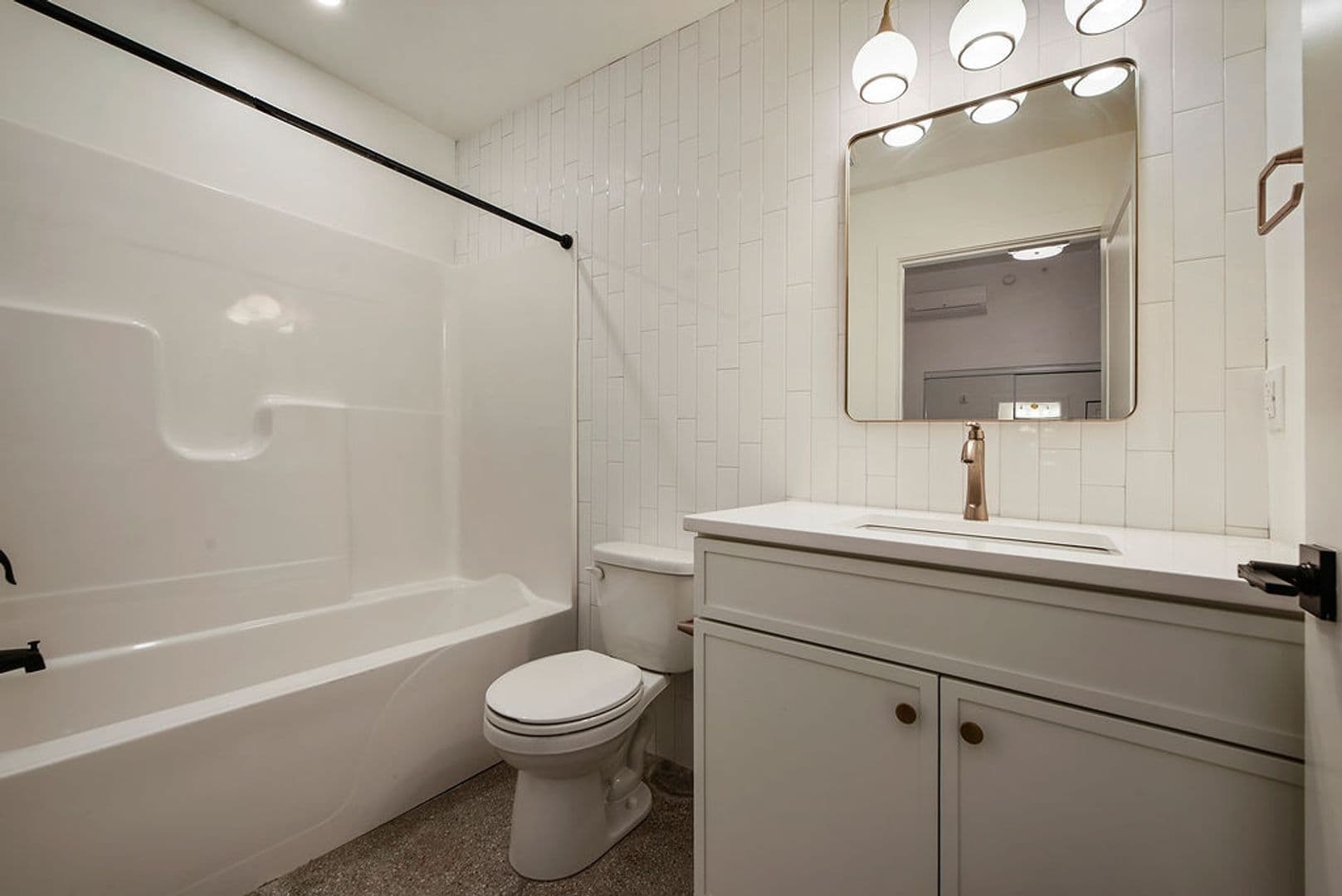 Pittsburgh Apartment: 300 Benedict Drive