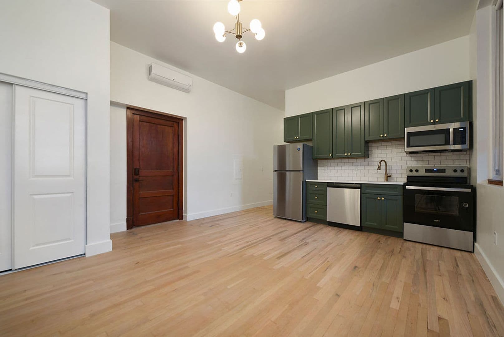 Pittsburgh Apartment: 300 Benedict Drive