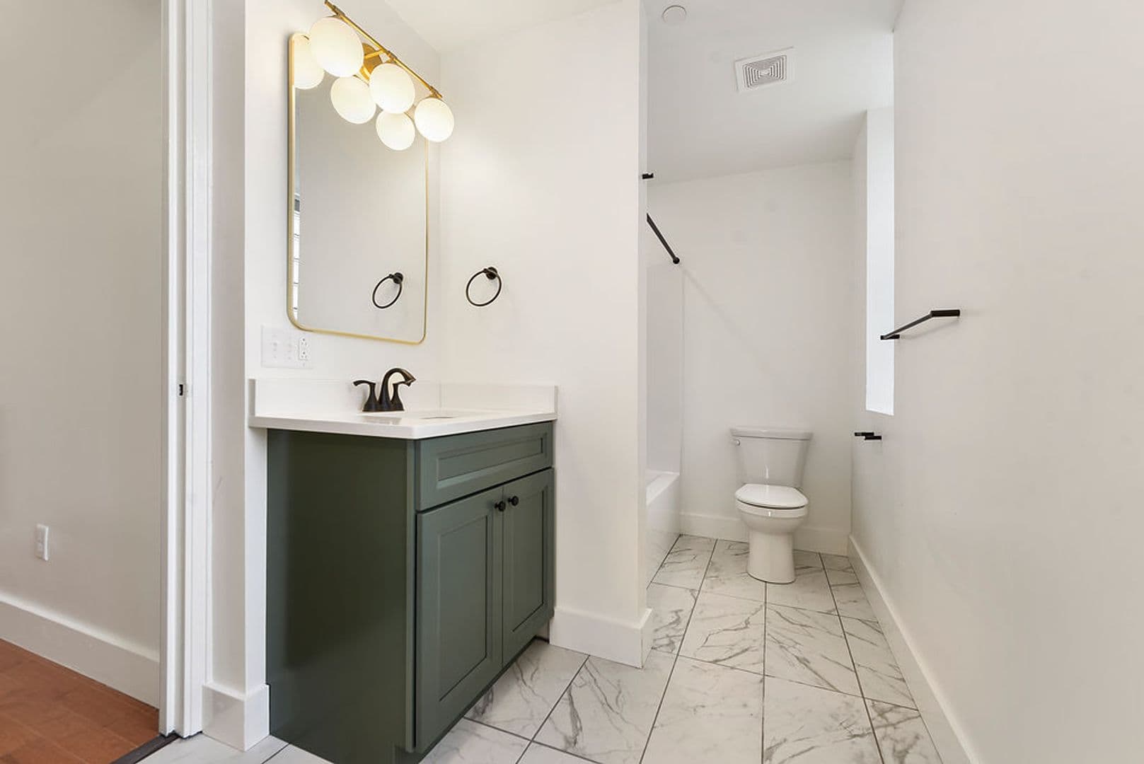Pittsburgh Apartment: 300 Benedict Drive