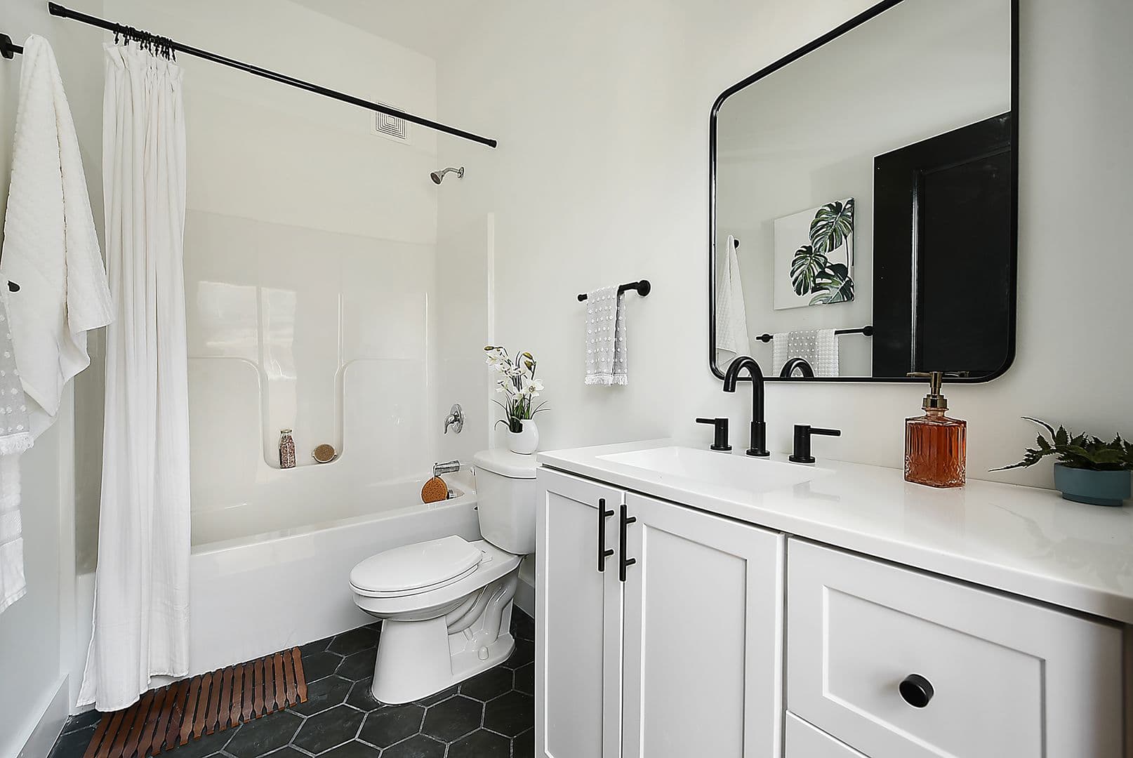 Homestead Apartment: 120 E 9th Ave
