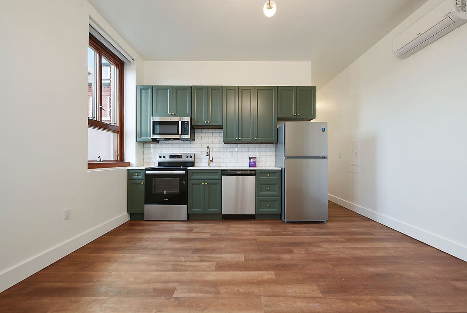Pittsburgh Apartment: 300 Benedict Drive