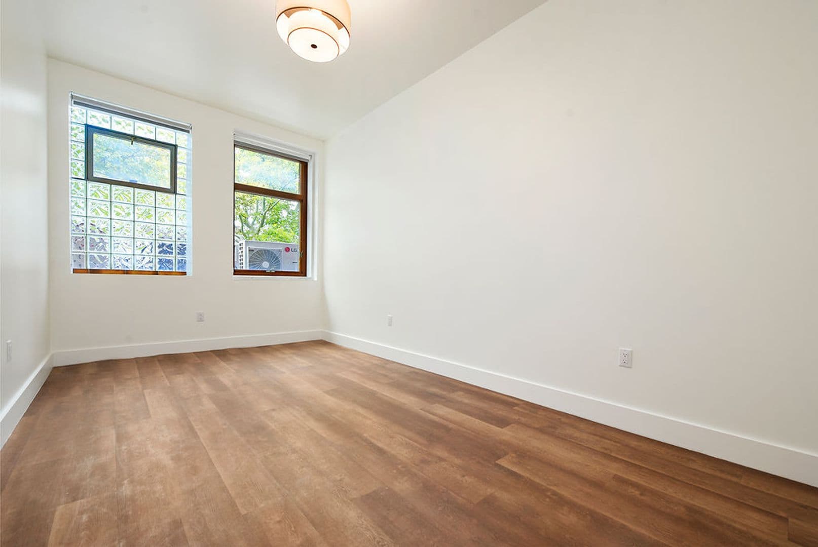 Pittsburgh Apartment: 300 Benedict Drive