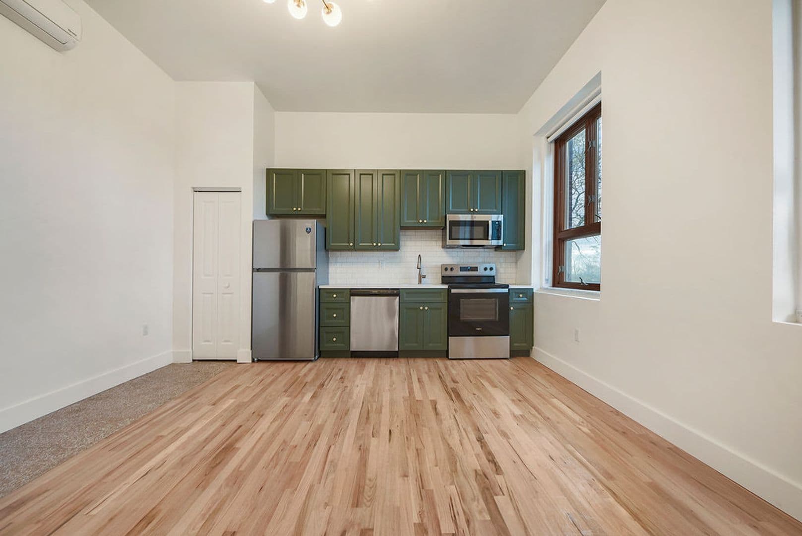 Pittsburgh Apartment: 300 Benedict Drive