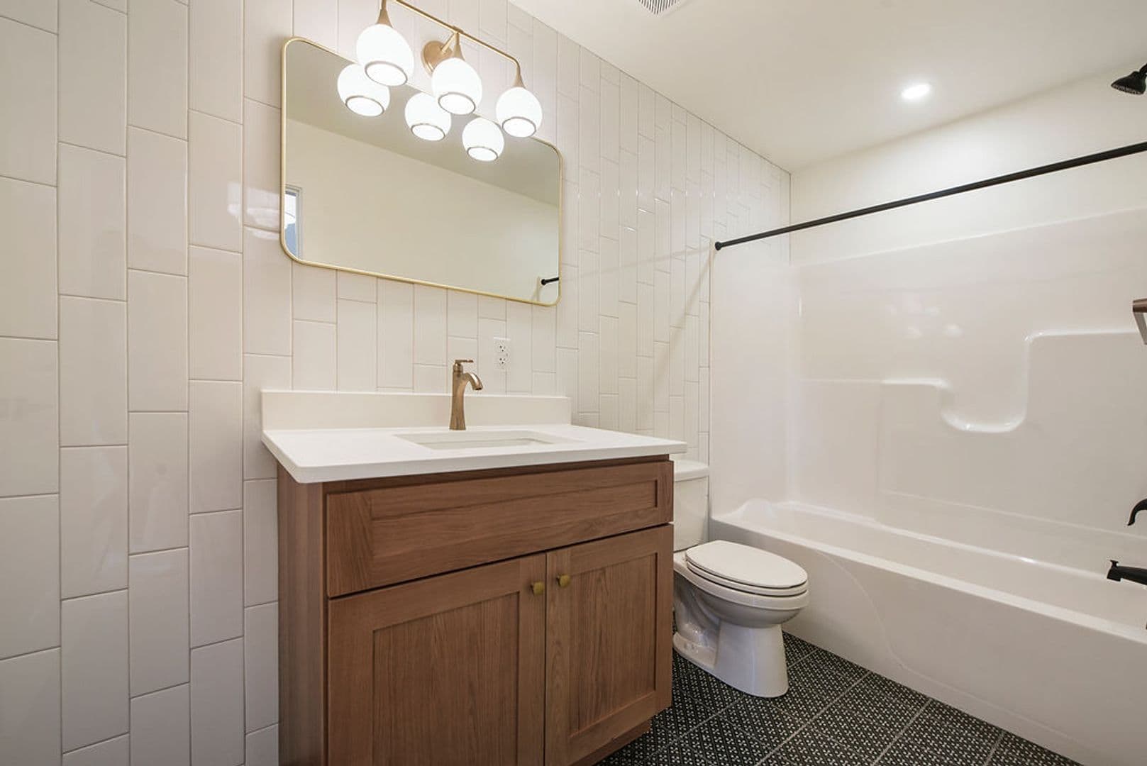 Pittsburgh Apartment: 300 Benedict Drive