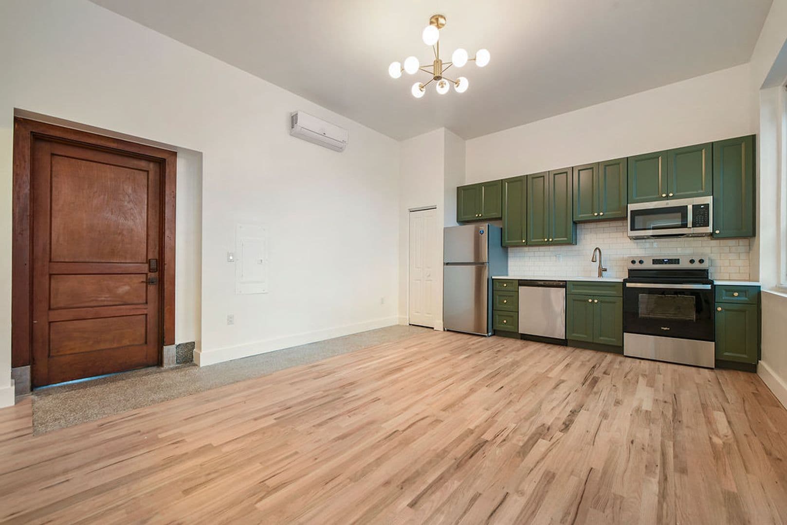 Pittsburgh Apartment: 300 Benedict Drive