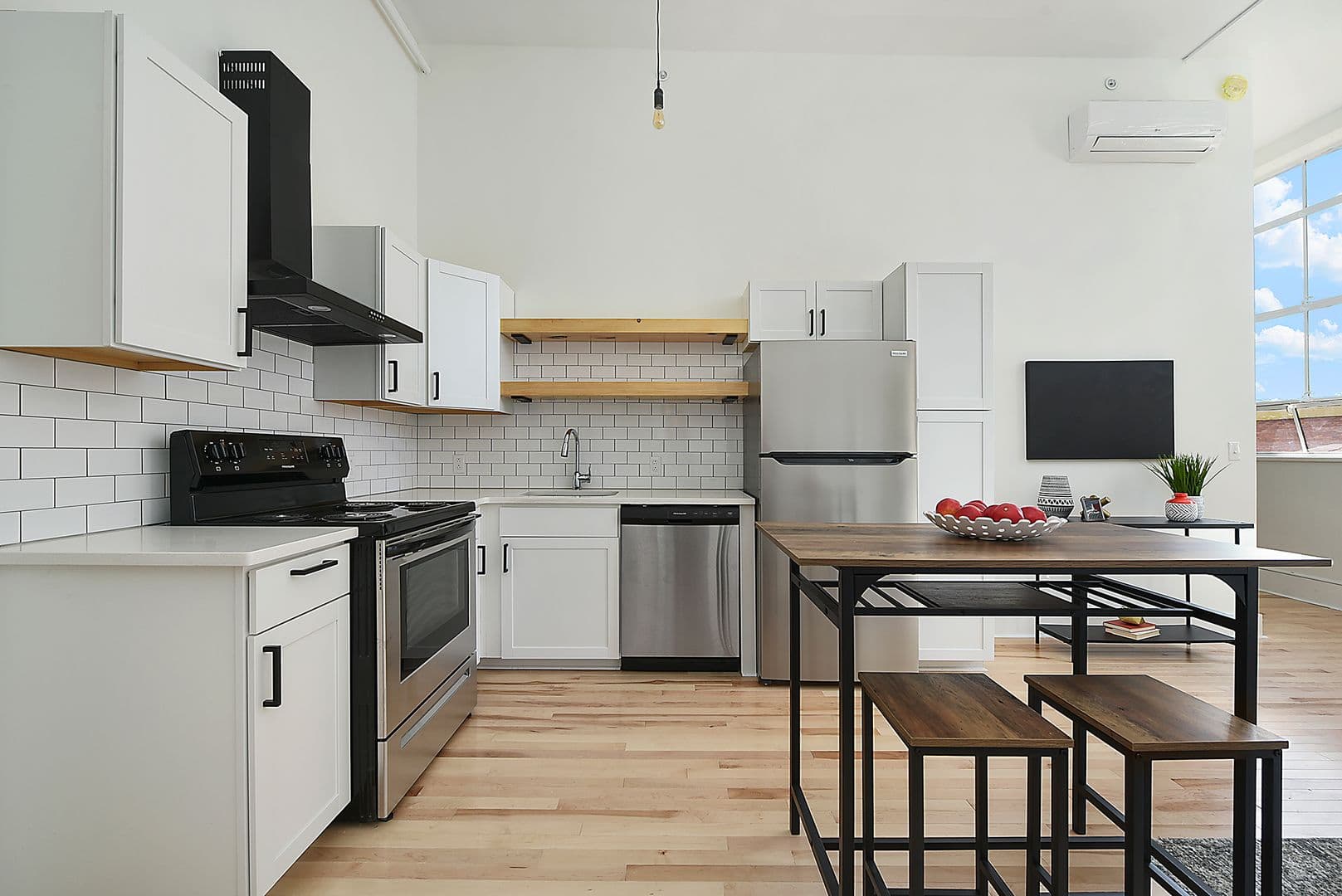 Homestead Apartment: 120 E 9th Ave