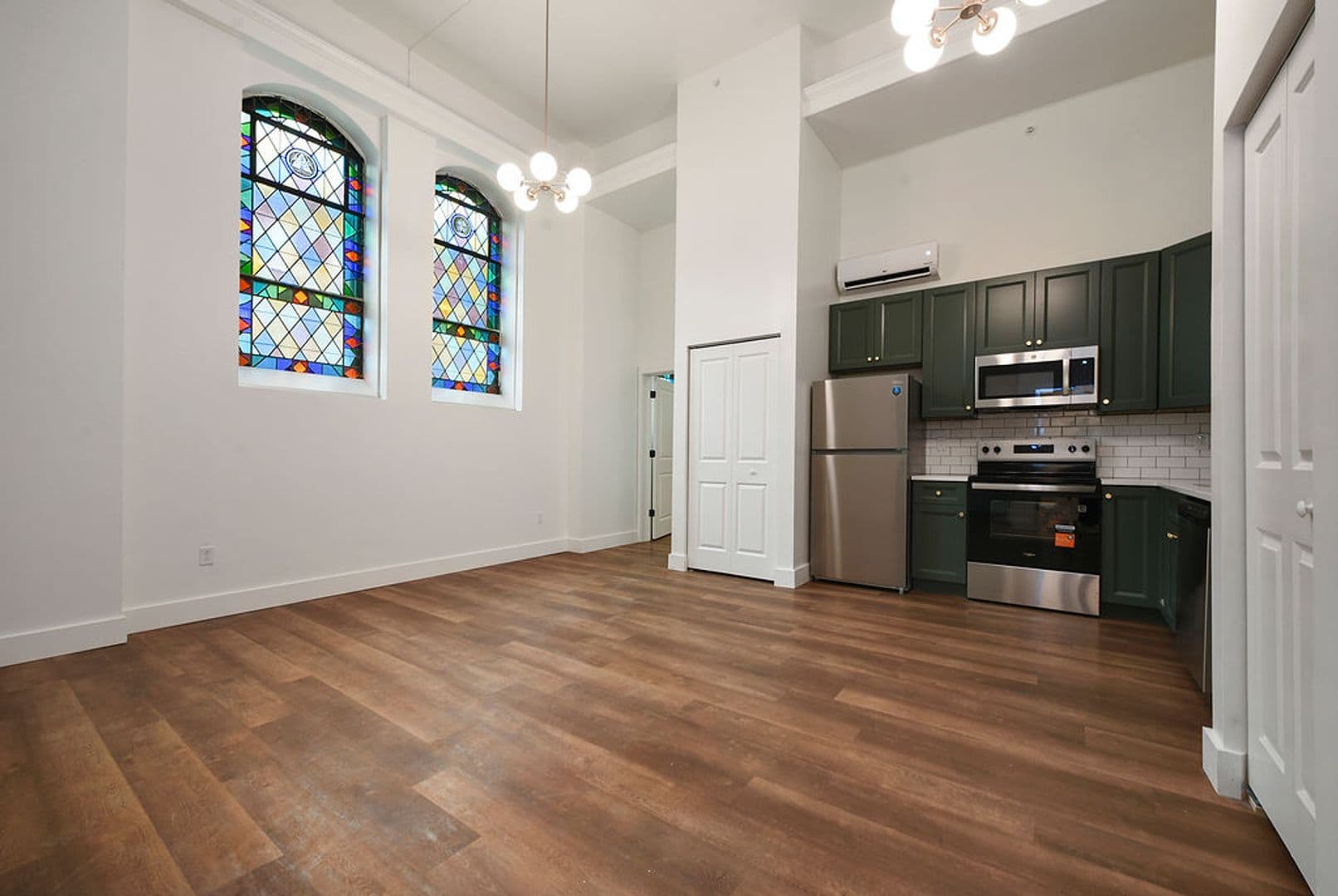 Pittsburgh Apartment: 300 Benedict Drive