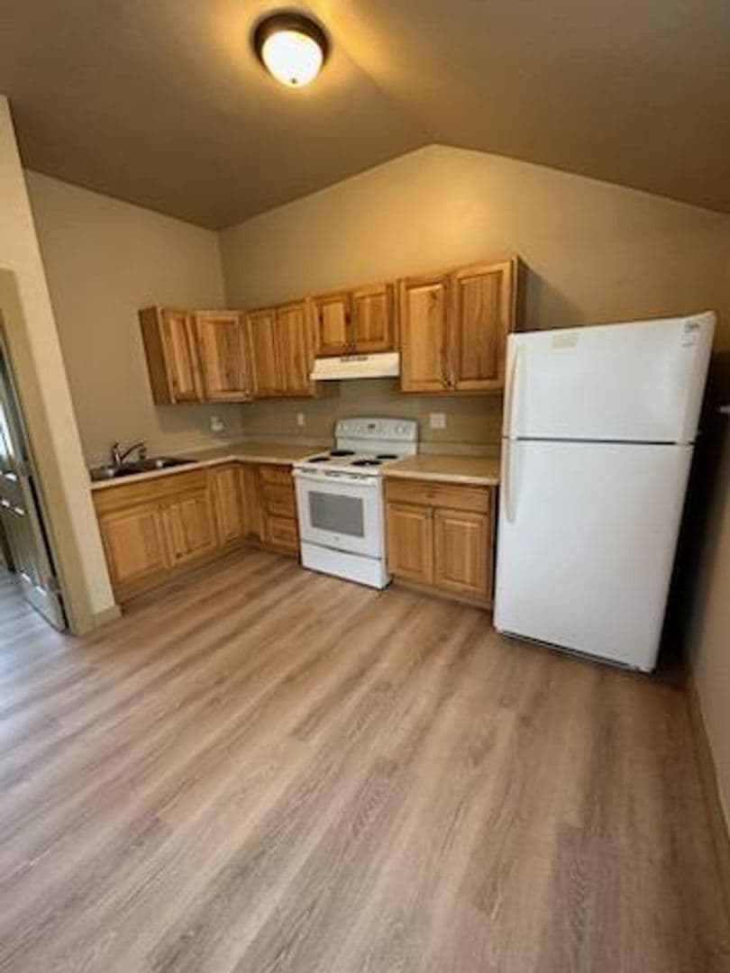 Livingston House: 106 N K St