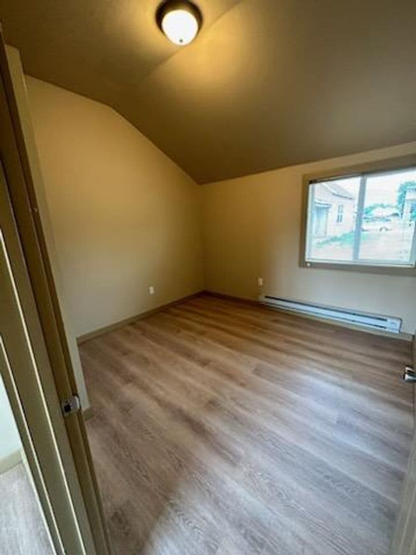 Livingston House: 106 N K St
