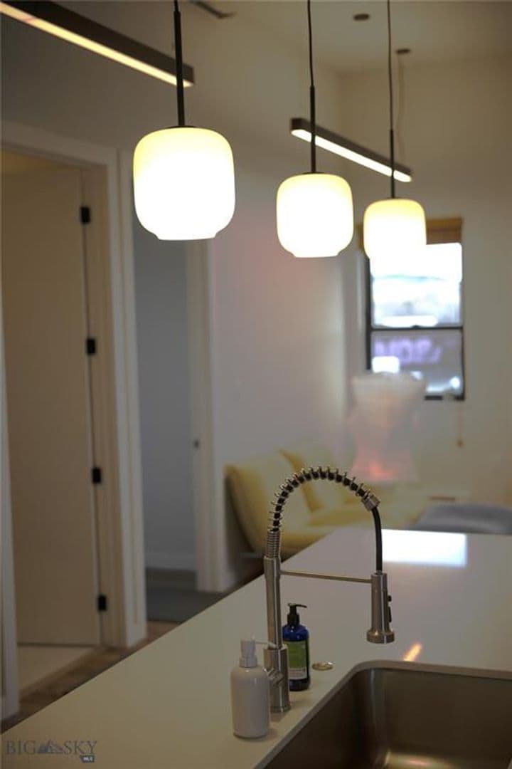 Livingston Apartment: 924 E Park St