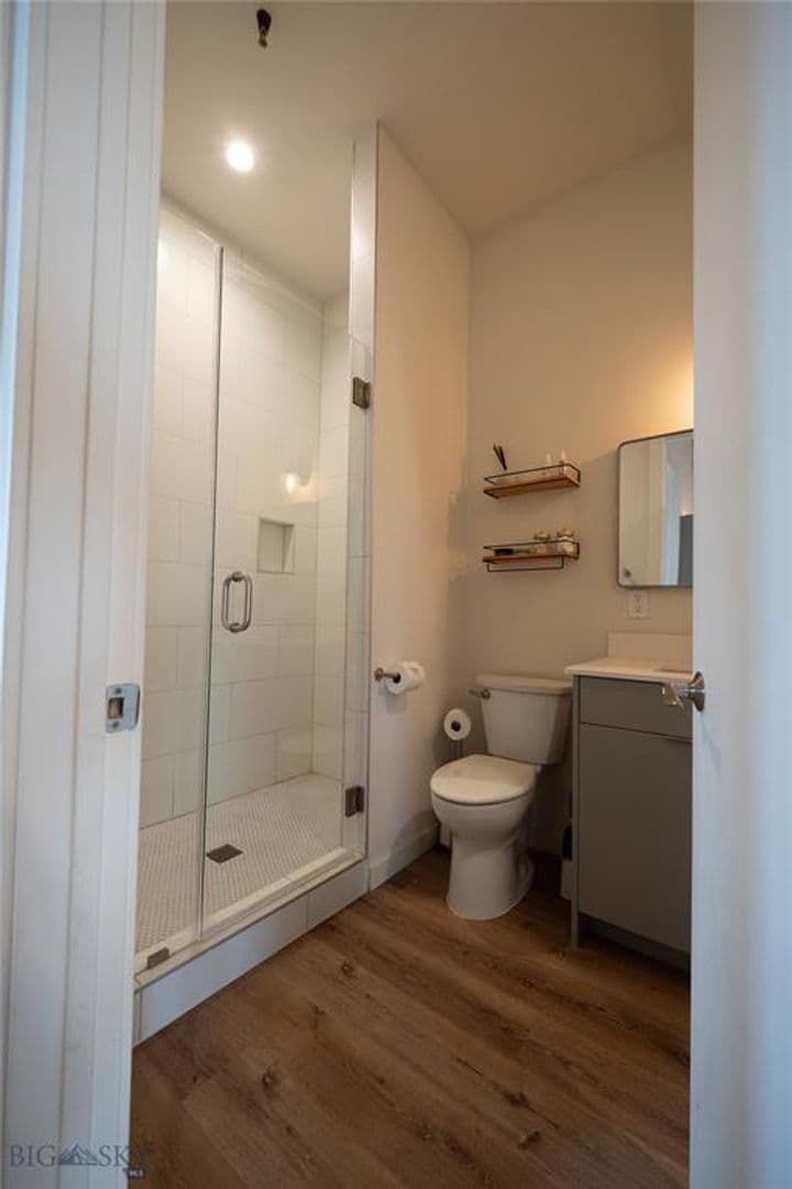 Livingston Apartment: 924 E Park St