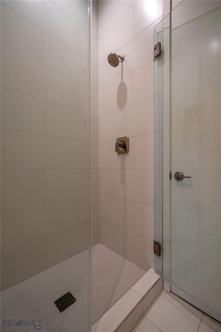 Livingston Apartment: 924 E Park St