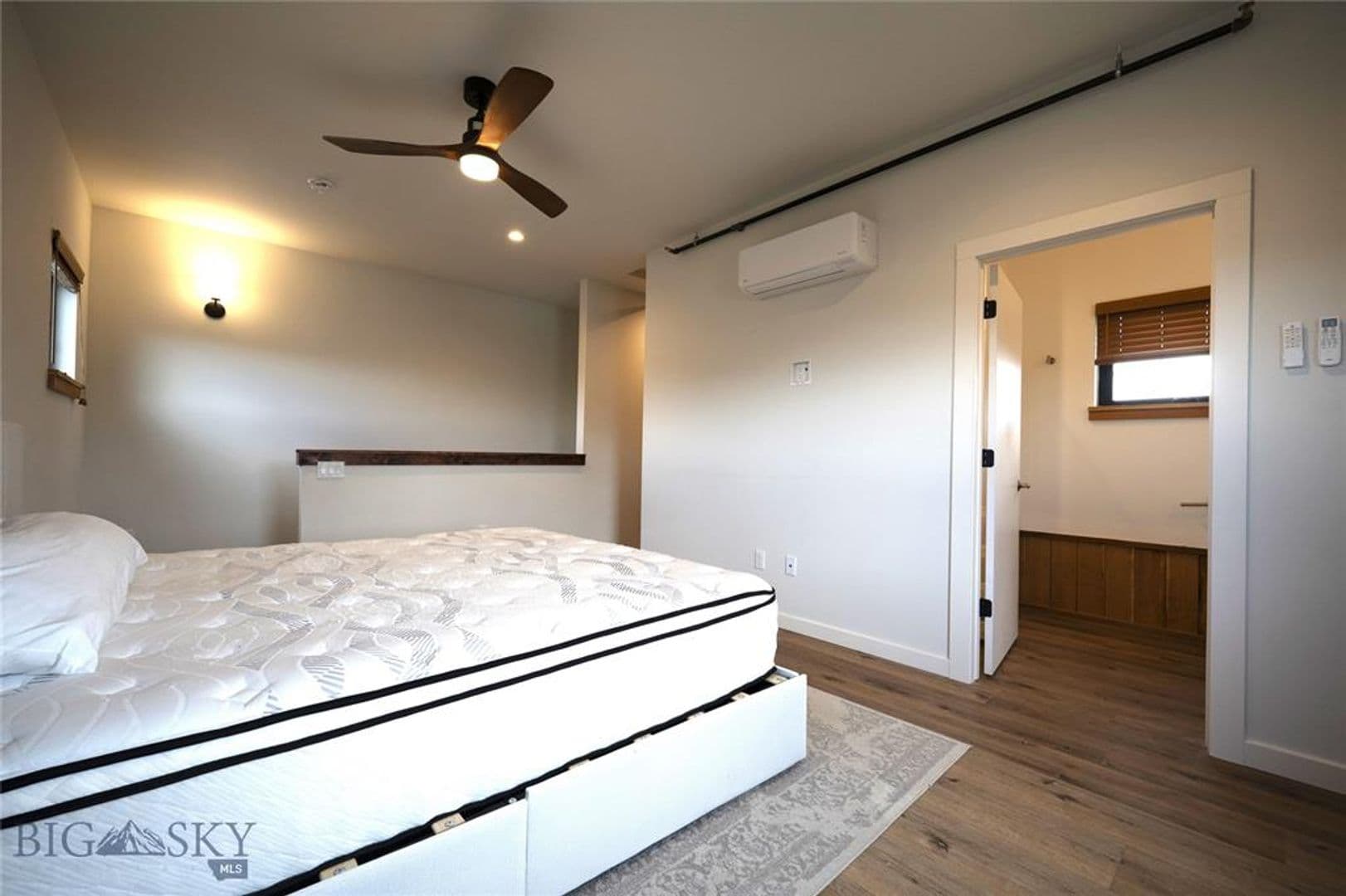 Livingston Apartment: 924 E Park St