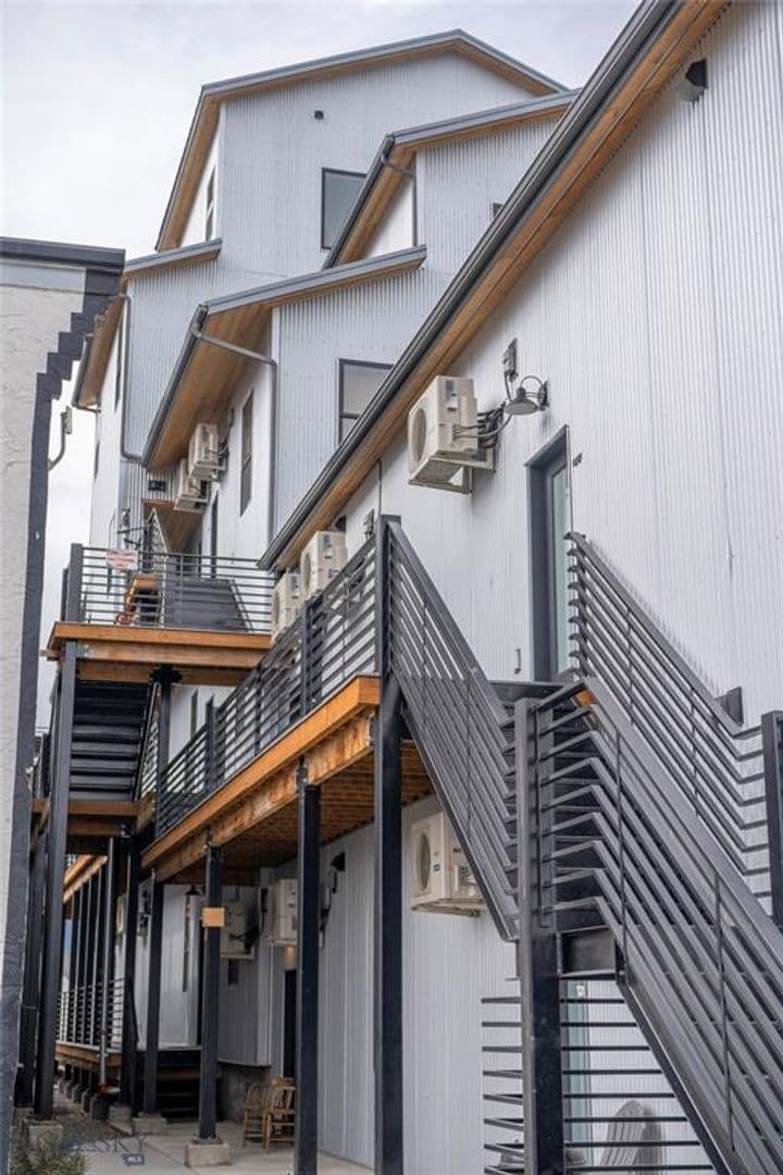 Livingston Apartment: 924 E Park St
