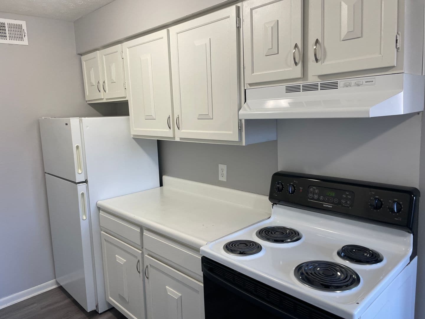 Omaha Apartment: 2303 Benson Gardens Blvd