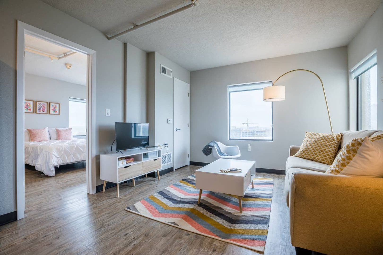 Des Moines Apartment: 660 E 5th St