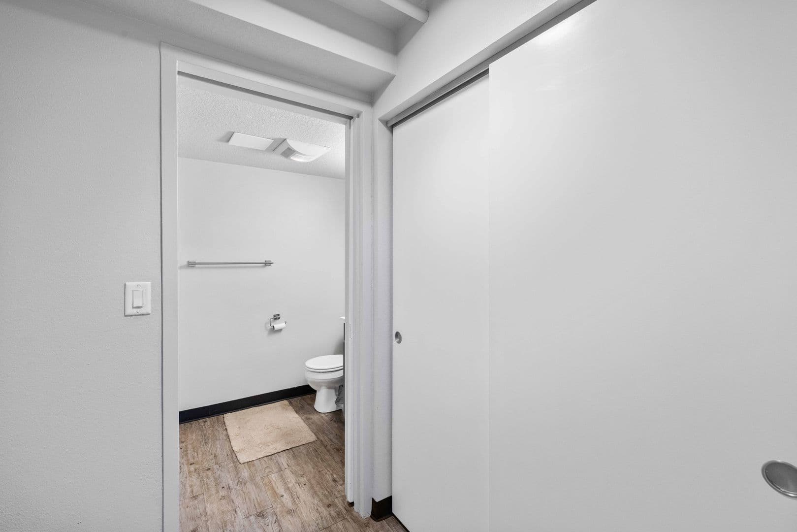Des Moines Apartment: 660 E 5th St