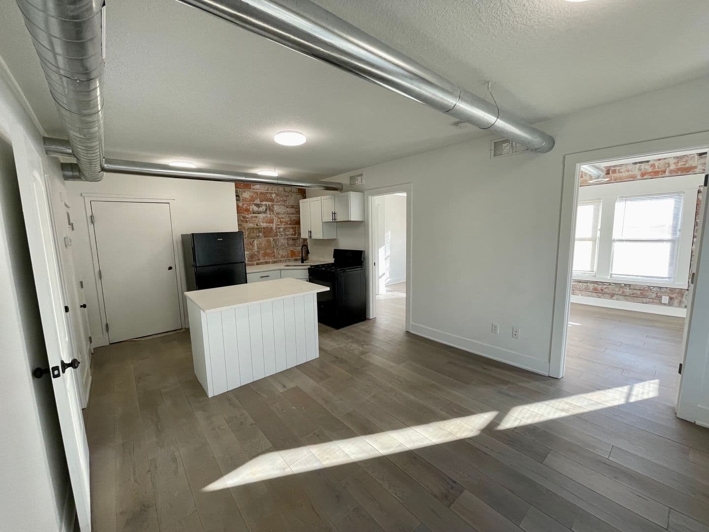 Des Moines Apartment: 2008 6th Ave