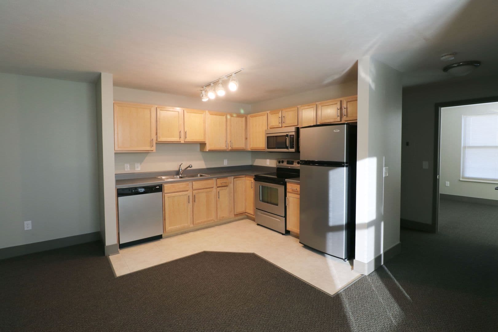 Omaha Apartment: 2222 Davenport St