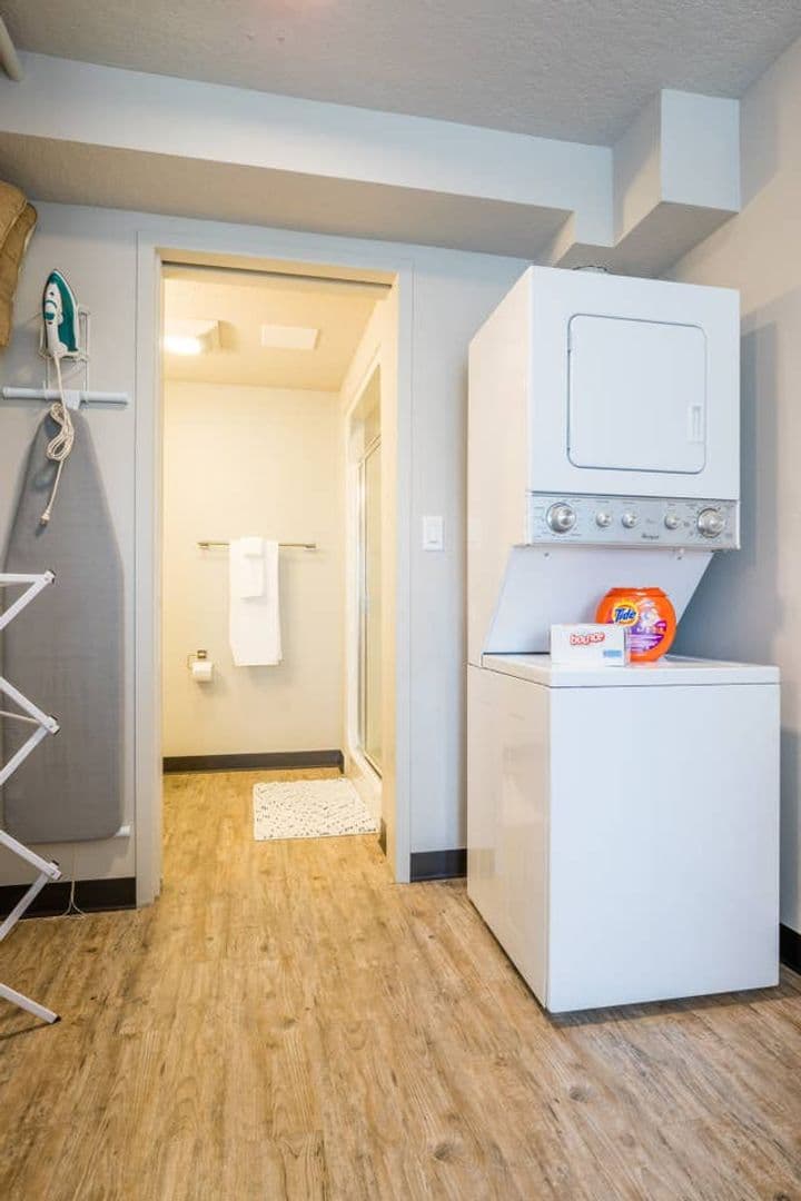 Des Moines Apartment: 660 E 5th St