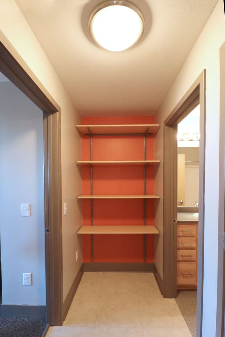 Omaha Apartment: 2222 Davenport St