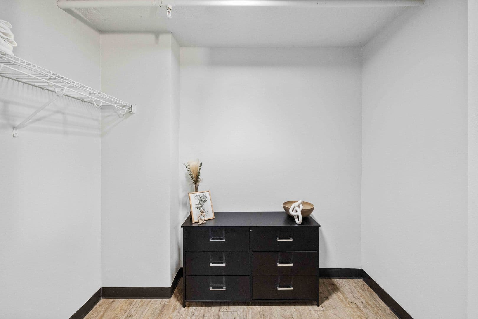 Des Moines Apartment: 660 E 5th St