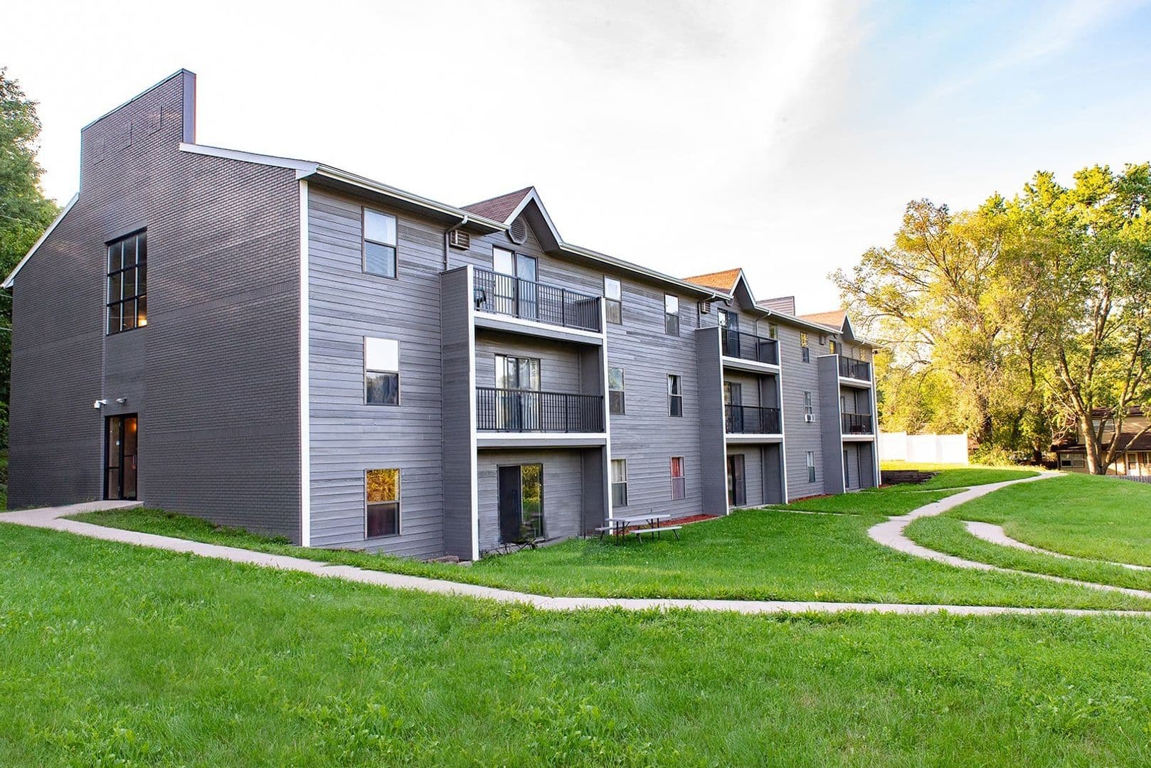 Des Moines Apartment: 40 E McKinley Avenue