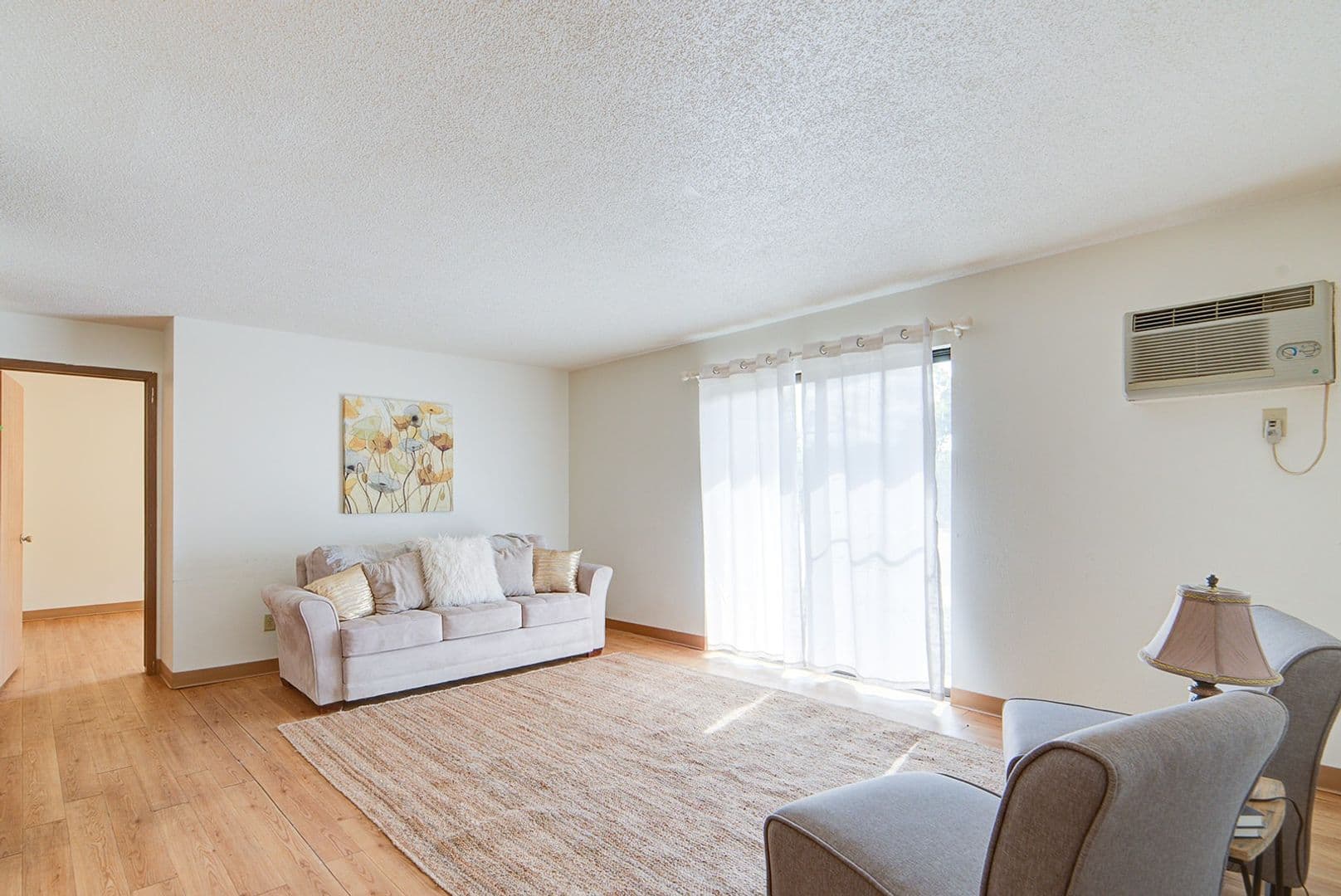 Des Moines Apartment: 40 E McKinley Avenue