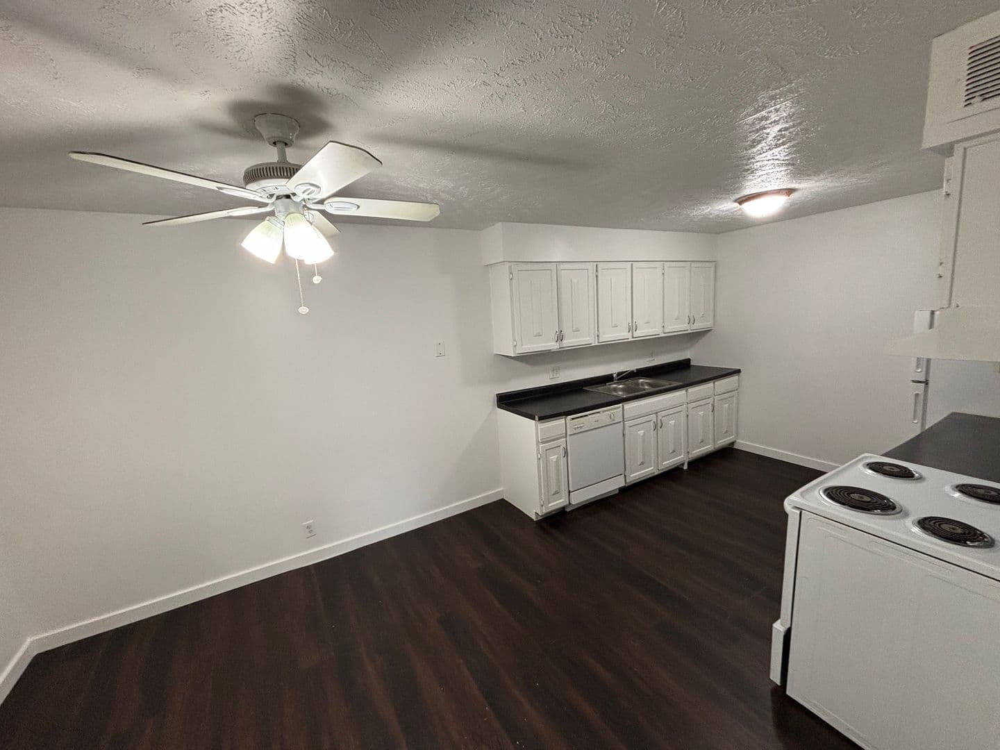 Omaha Apartment: 2303 Benson Gardens Blvd