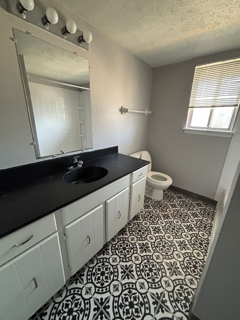 Omaha Apartment: 2303 Benson Gardens Blvd
