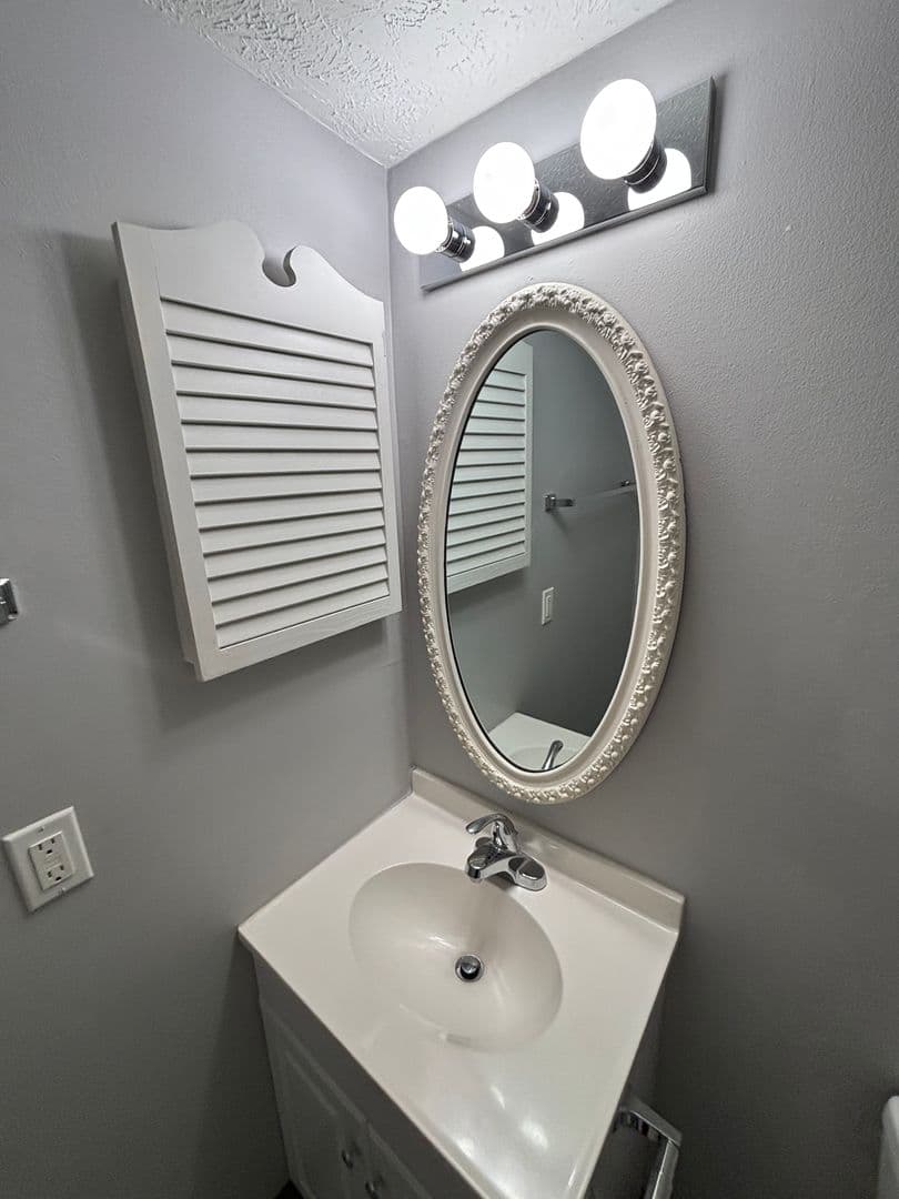Omaha Apartment: 2303 Benson Gardens Blvd