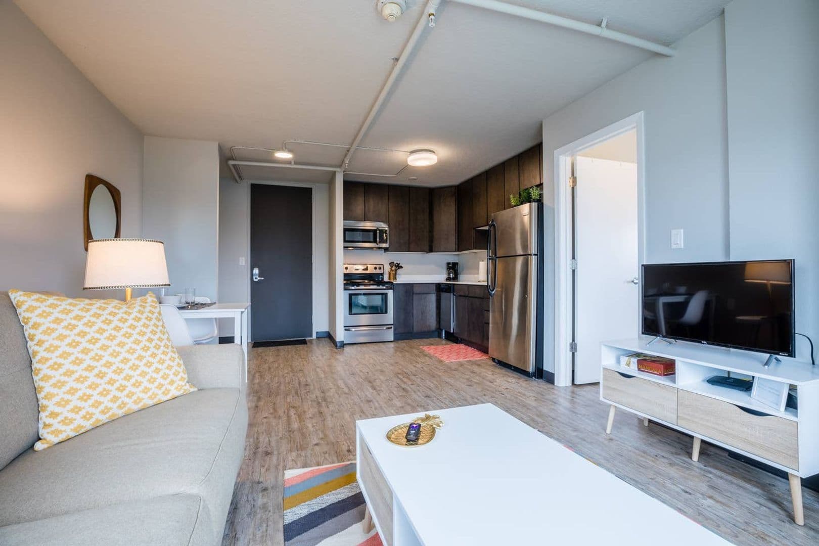 Des Moines Apartment: 660 E 5th St