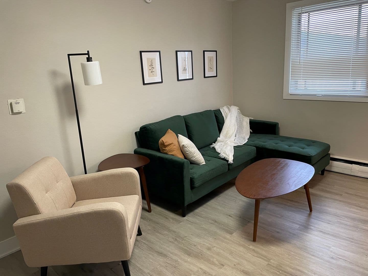 Des Moines Apartment: 1216 E Seneca Avenue 6