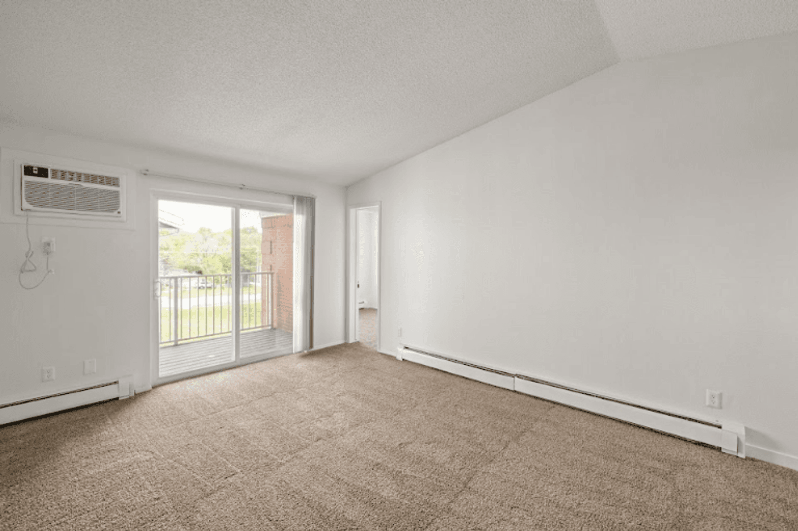Des Moines Apartment: 211 E McKinley Ave