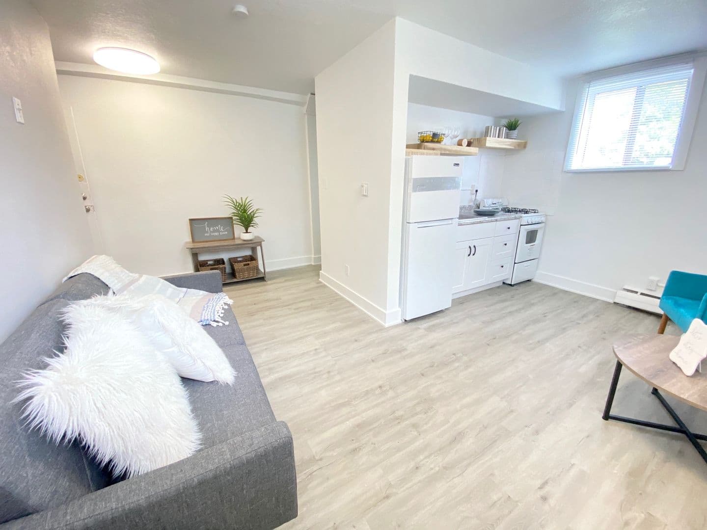 Des Moines Apartment: 1216 E Seneca Avenue 6